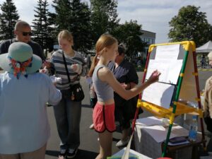Бібліятэкары Уздзеншчыны на раённым свяце “Дажынкі-2025” і фестывалі “Бульба-фэст”